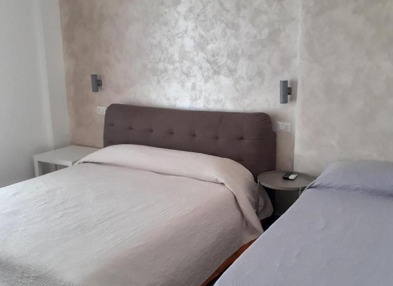 اتاق لوکس سه تخته, Sweet Suite Margherita B&b