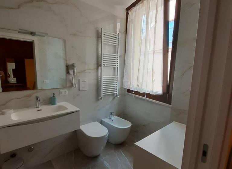اتاق لوکس سه تخته, Sweet Suite Margherita B&b
