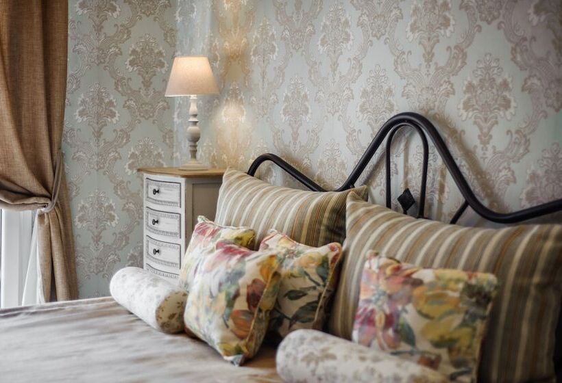 Quarto Estandar, Achtis