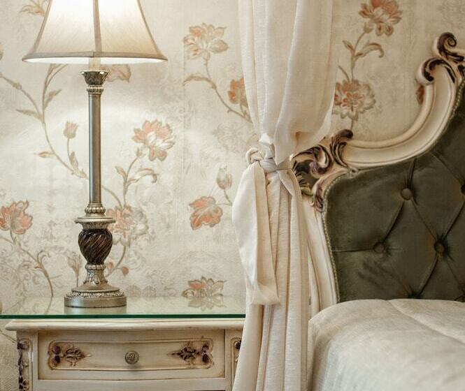 Quarto Familiar, Achtis