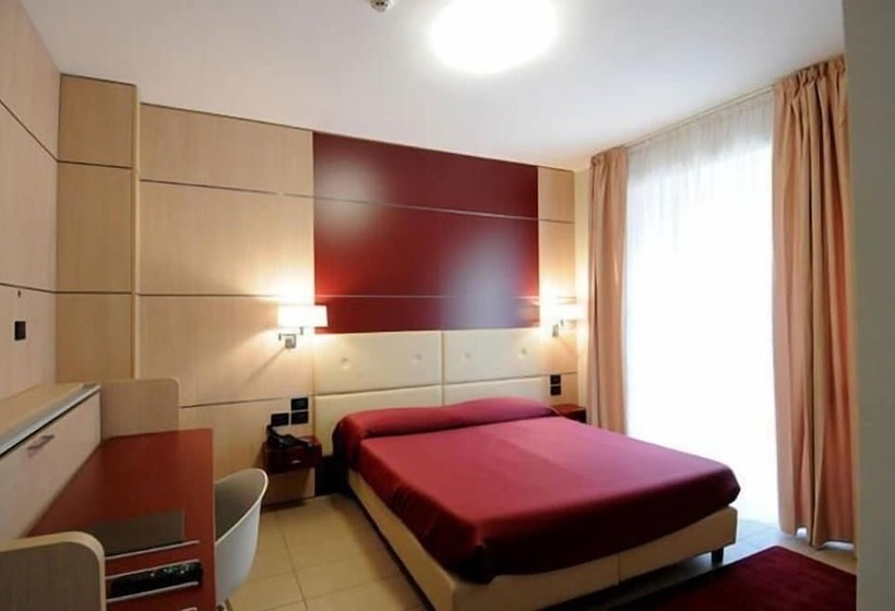 스탠다드 트리플 룸, Albergo Fornaci