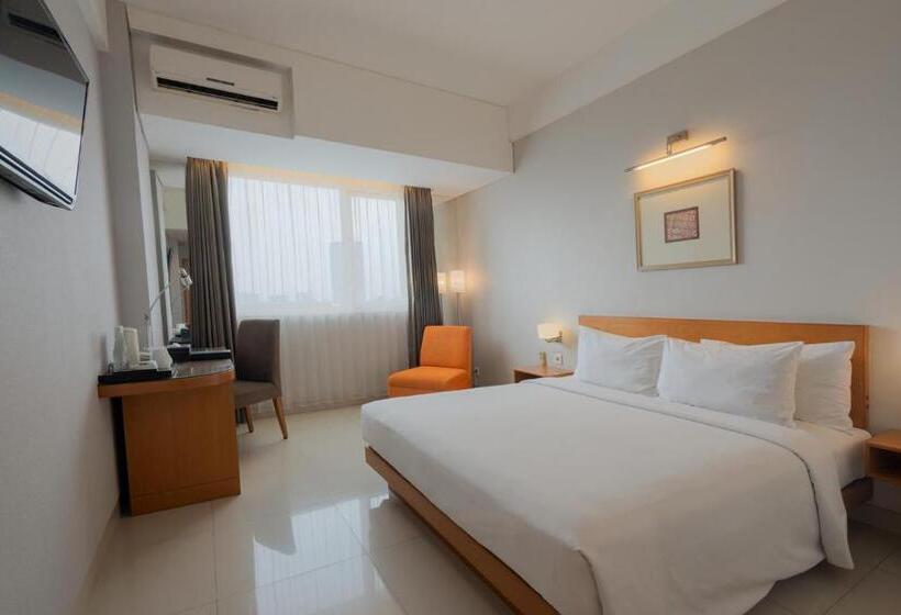 Номер Deluxe, The Capital Hotel Surabaya