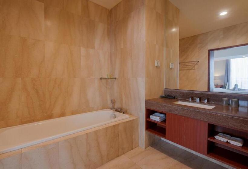 Президентский Люкс, The Capital Hotel Surabaya