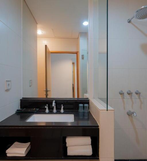 Полулюкс, The Capital Hotel Surabaya