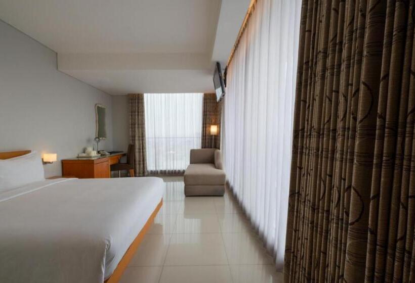Полулюкс, The Capital Hotel Surabaya