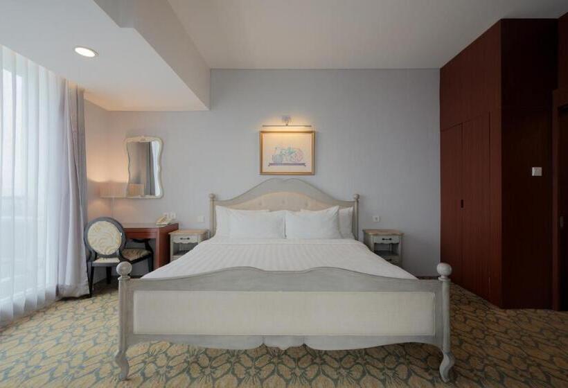 Президентский Люкс, The Capital Hotel Surabaya