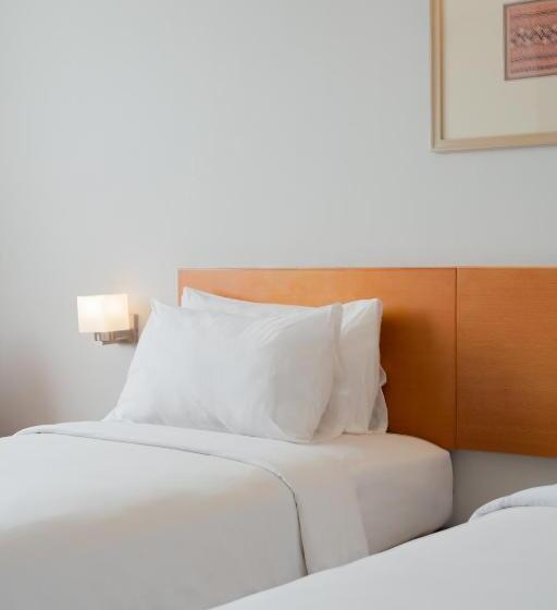 Номер Deluxe, The Capital Hotel Surabaya