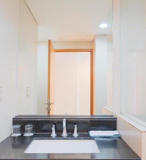 Номер Deluxe, The Capital Hotel Surabaya