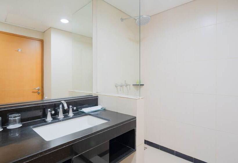 Номер Deluxe, The Capital Hotel Surabaya