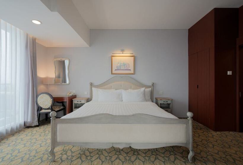 Президентский Люкс, The Capital Hotel Surabaya
