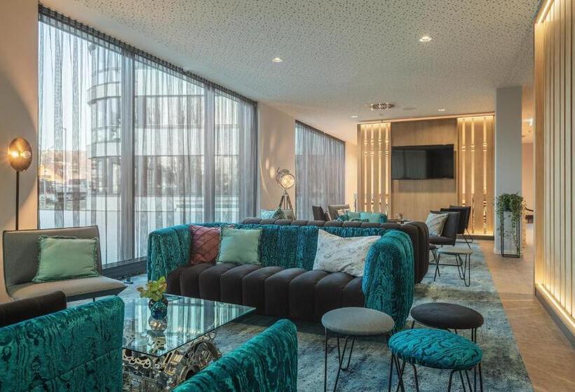 스탠다드 스튜디오, Holiday Inn   The Niu Star Sindelfingen, An Ihg