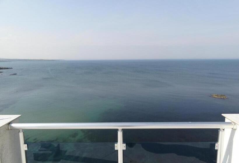 سوییت با چشم‌انداز دریا, Agata Beach Boutique Adult Only