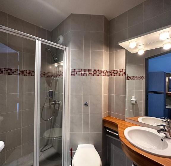 Номер Стандарт Трехместный, Brit Hotel La Ferté Sous Jouarre