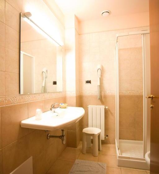 اتاق استاندارد چهار تخته, Villa Delle Rose