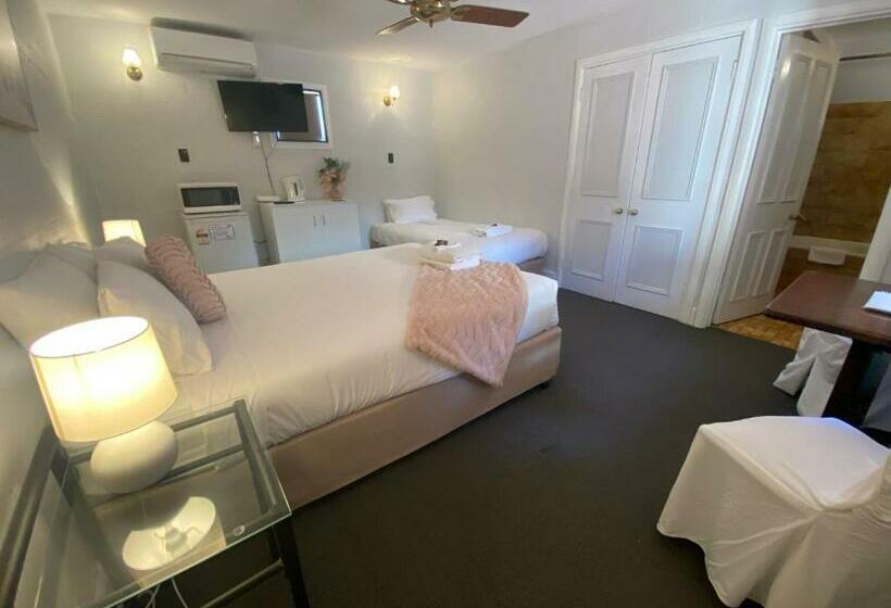 Номер Deluxe, Settlers House York