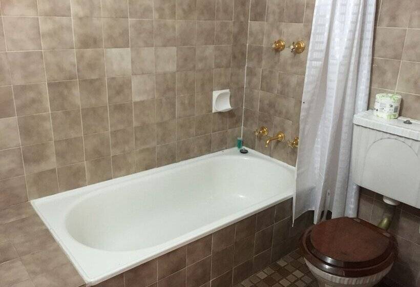 Номер Deluxe, Settlers House York