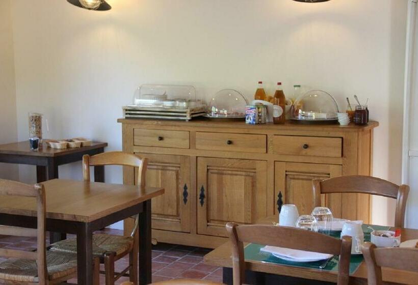 Номер Стандарт, Auberge Du Vieux Tour