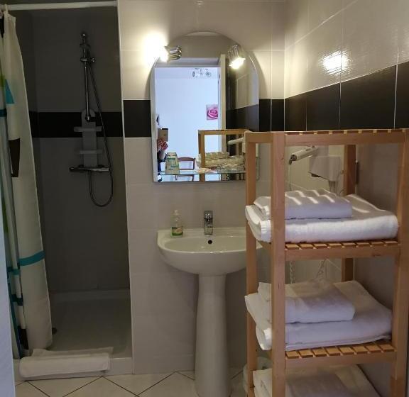 Номер Стандарт Трехместный, Auberge Du Vieux Tour