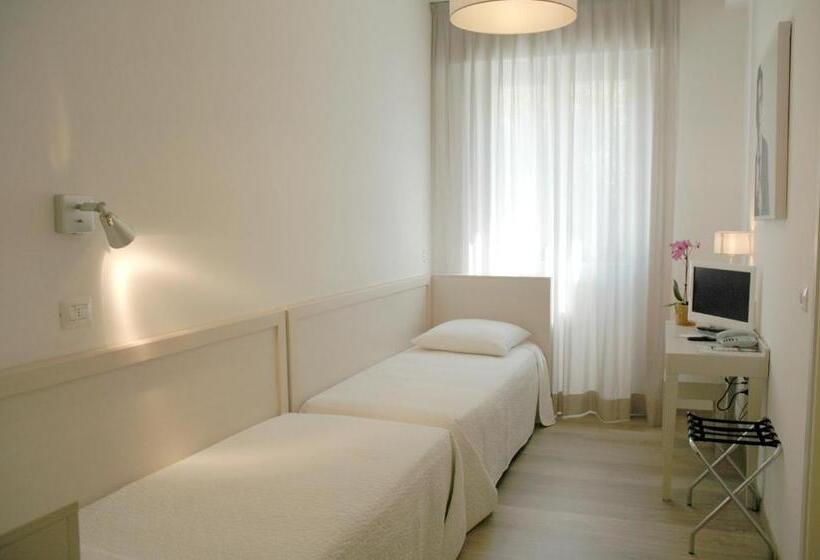 Quarto Estandar Individual, Maree