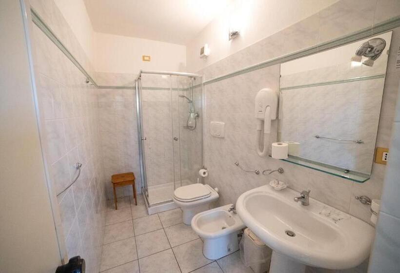 اتاق اکونومی, Residence New Paradise