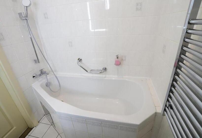 Quarto Estandar, U Schnellu