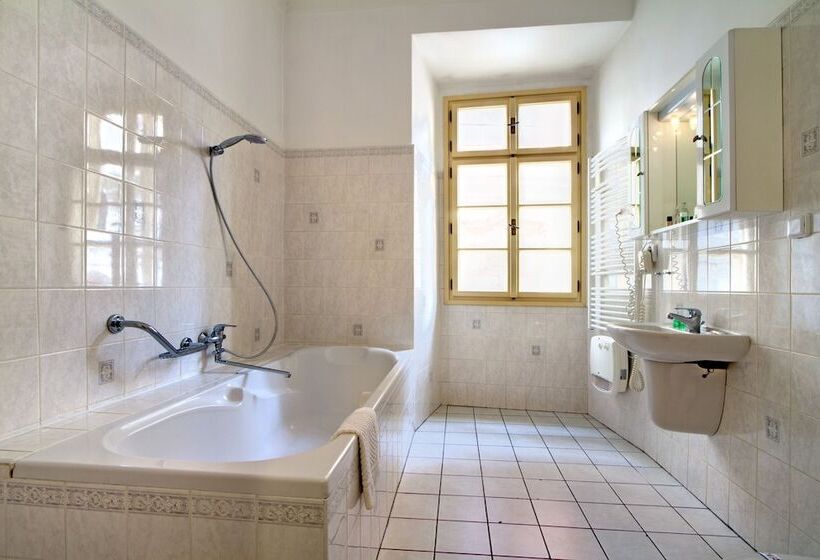 Quarto Estandar, U Schnellu