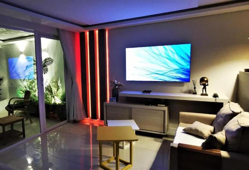 سوئیت پریمیوم, Seaflats Iate Plaza