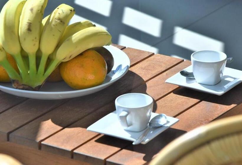 سوئیت پریمیوم, Seaflats Iate Plaza