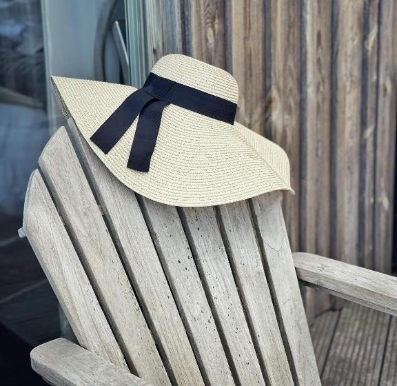 استودیوی استاندارد, Strandflickornas Havshotell Lysekil