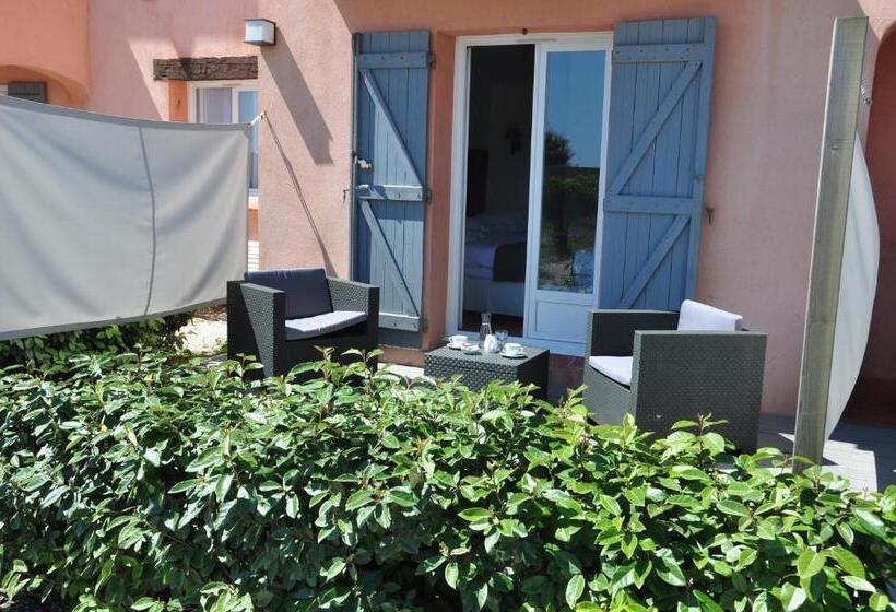 غرفة كمفورت مع تراس, Hôtel De La Vierge Noire