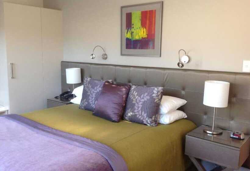 스위트, The St James Premium Accommodation