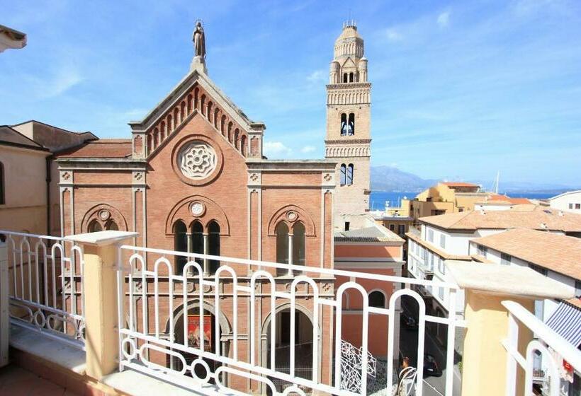 オーシャンビューデラックスルームバルコニー付き, Il Viaggiatore Gaeta Medievale B&b