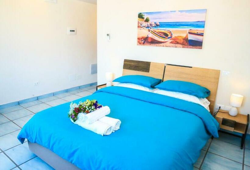 オーシャンビューデラックスルームバルコニー付き, Il Viaggiatore Gaeta Medievale B&b