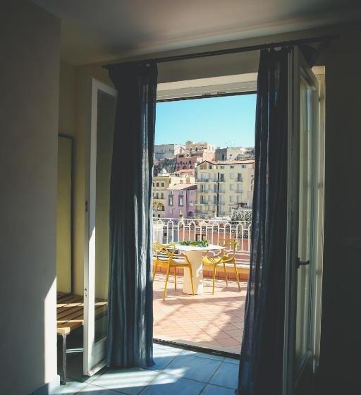 オーシャンビューデラックスルームバルコニー付き, Il Viaggiatore Gaeta Medievale B&b