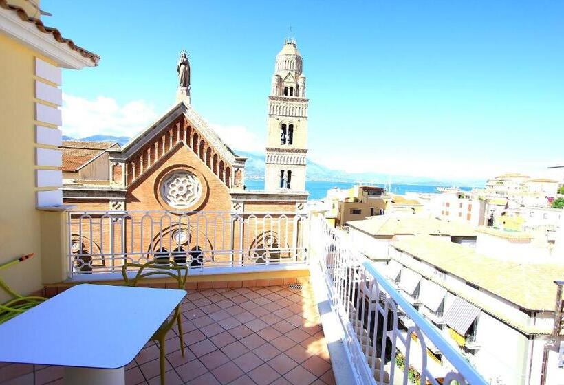 オーシャンビューデラックスルームバルコニー付き, Il Viaggiatore Gaeta Medievale B&b