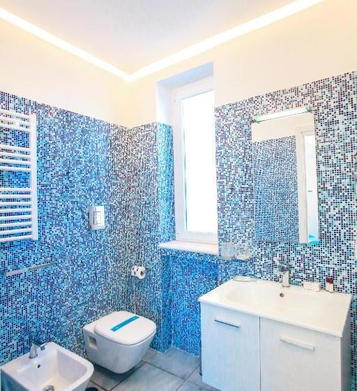 オーシャンビューデラックスルームバルコニー付き, Il Viaggiatore Gaeta Medievale B&b