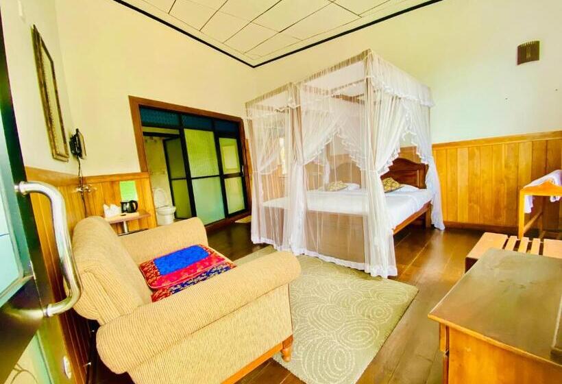 Номер Deluxe, Srilak View Holiday Inn