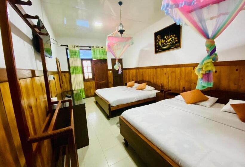 Четырехместный Номер Стандарт, Srilak View Holiday Inn