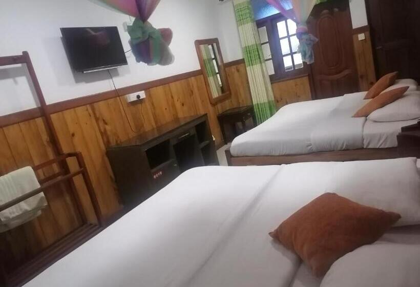 اتاق استاندارد چهار تخته, Srilak View Holiday Inn