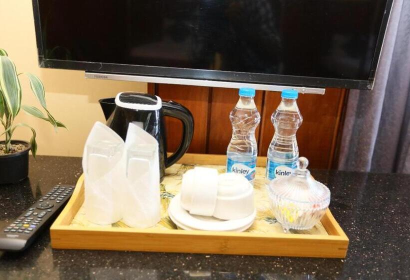 اتاق لوکس سه تخته, Srilak View Holiday Inn