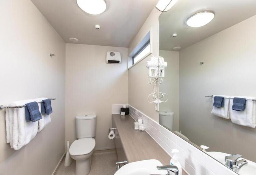 Студия Стандарт, Cranford Oak Motel