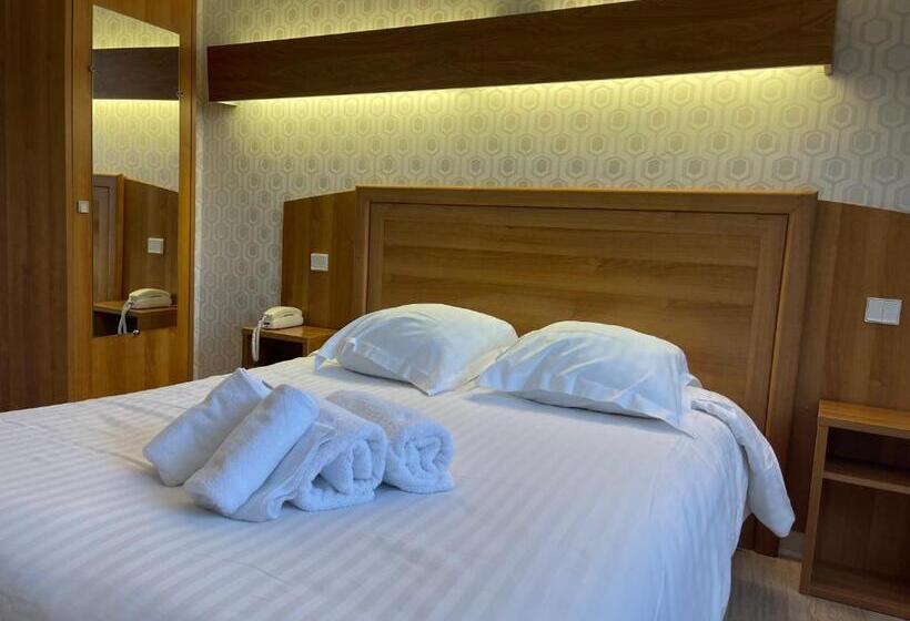 Номер Стандарт, Le Relais De La Place