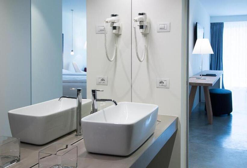 庭の見えるジュニアスイート, Villa Miravalle