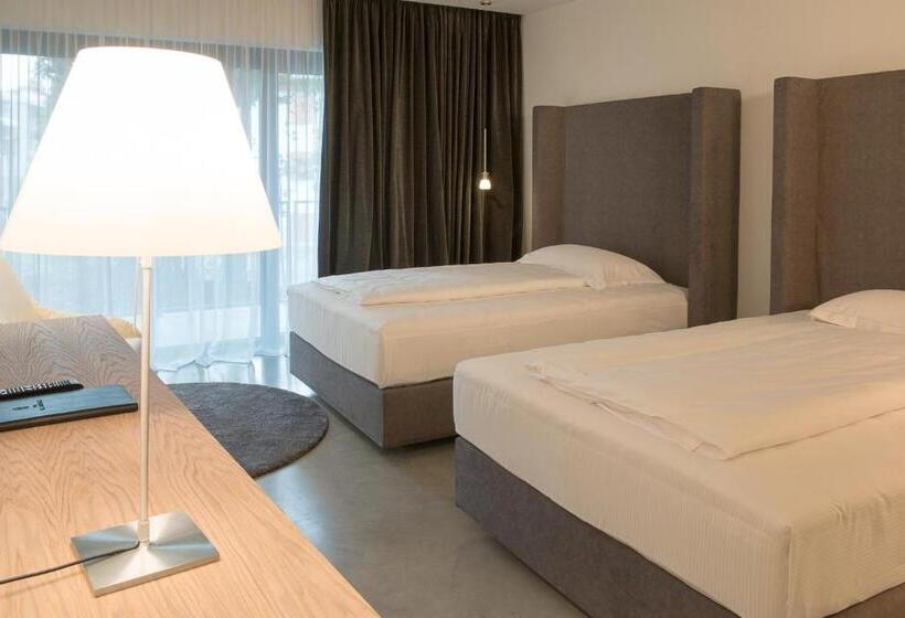 庭の見えるジュニアスイート, Villa Miravalle
