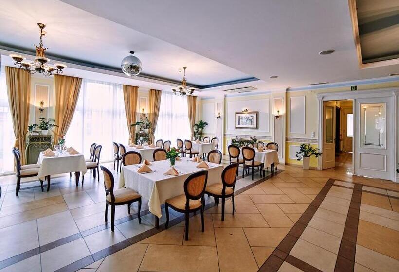 Люкс, Villa Royal