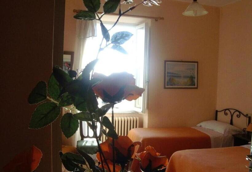 اتاق استاندارد سه نفره, Albergo Anna