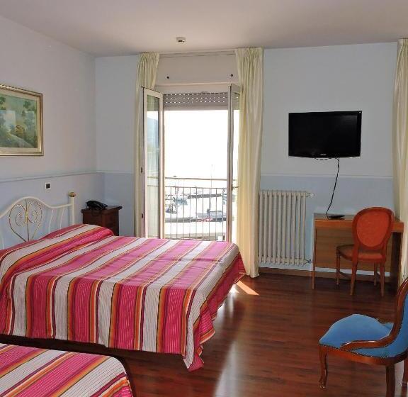 Номер Стандарт Трехместный, Capri