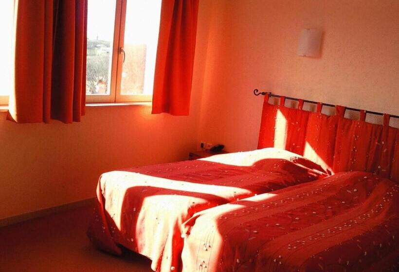 Номер Стандарт Трехместный, Logis L Auberge Du Quercy Blanc