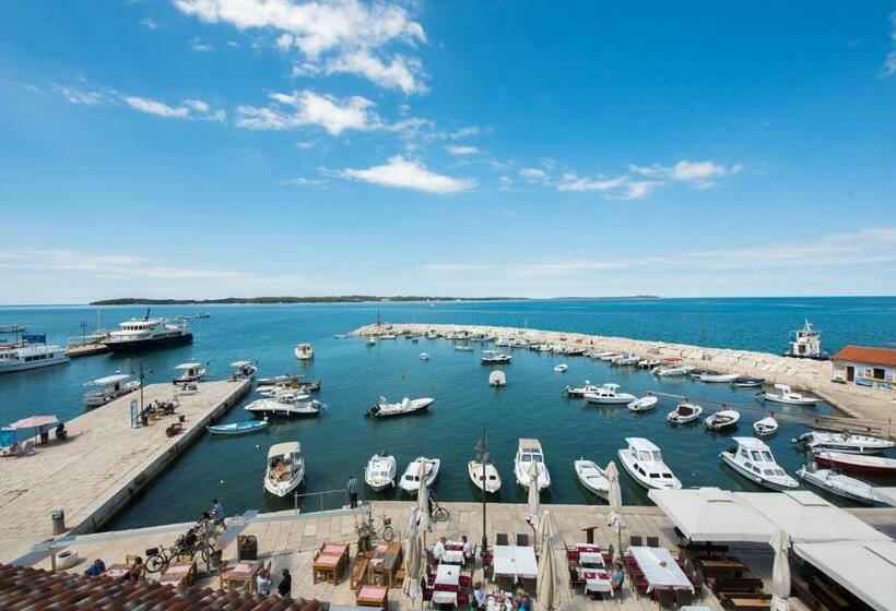 Номер Стандарт Вид на Море, Marina
