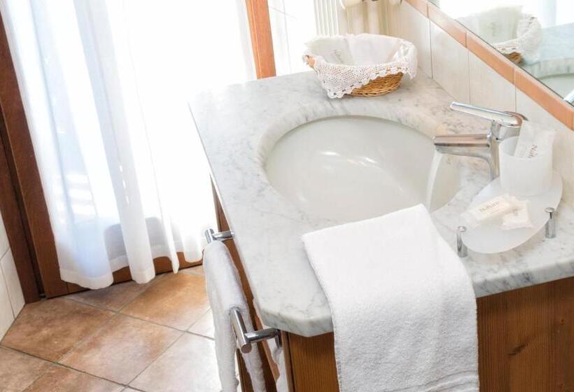 اتاق استاندارد چهار تخته, Residence Chateau